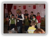 German and Turkish students exercise a line dance